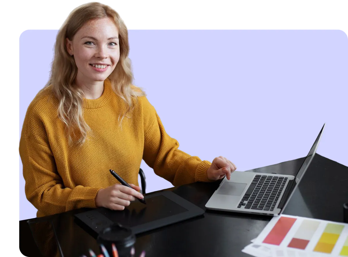 Teilnehmerin der UX/UI-Weiterbildung gestaltet ein Interface